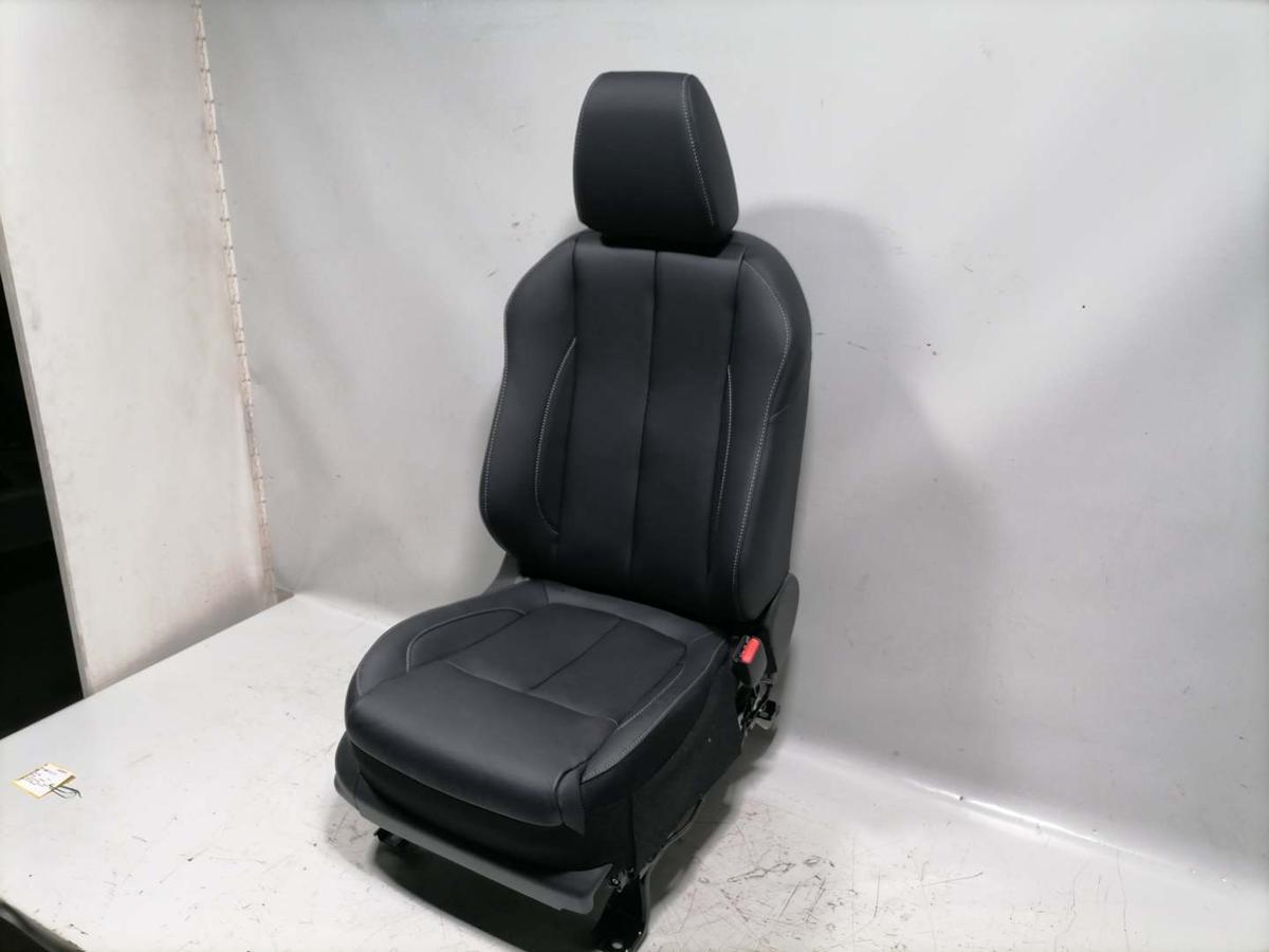 Mitsubishi Eclipse Cross GL3W original Ledersitz vorn rechts Beifahrersitz elektrisch Bj.2023